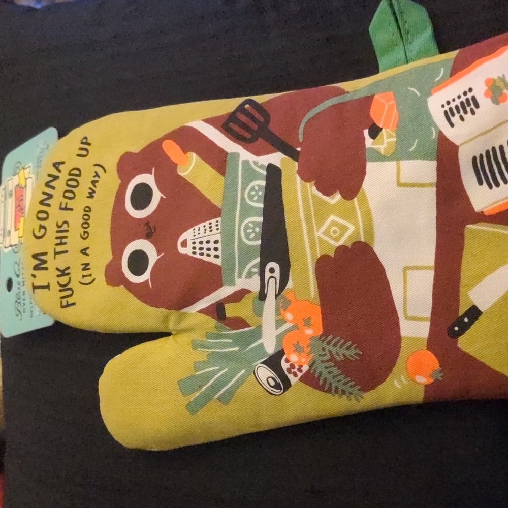 BNWT Blue Q novelty oven mitt